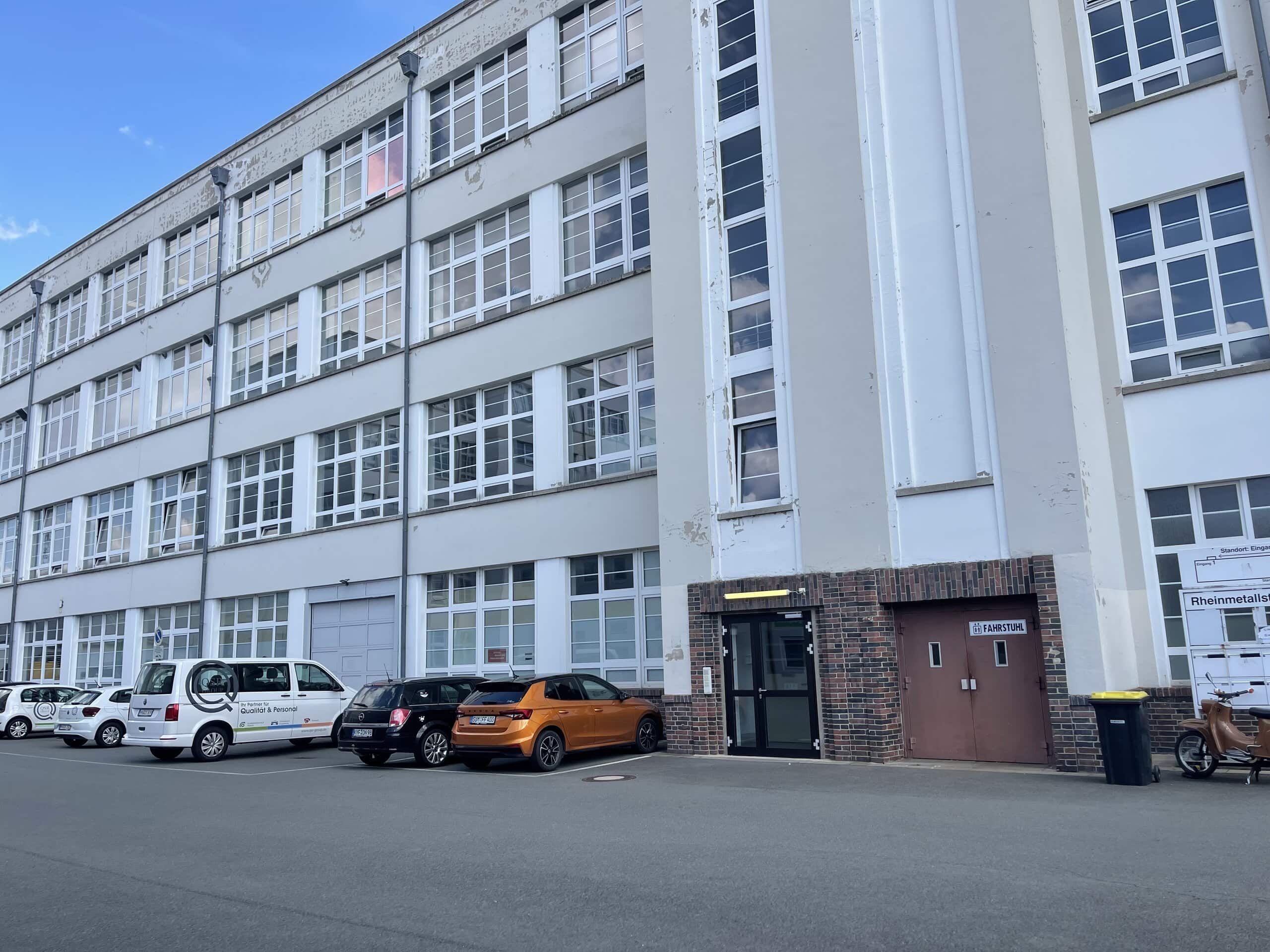 Eingang Salzgrotte auf der Rückseite des Gebäudes